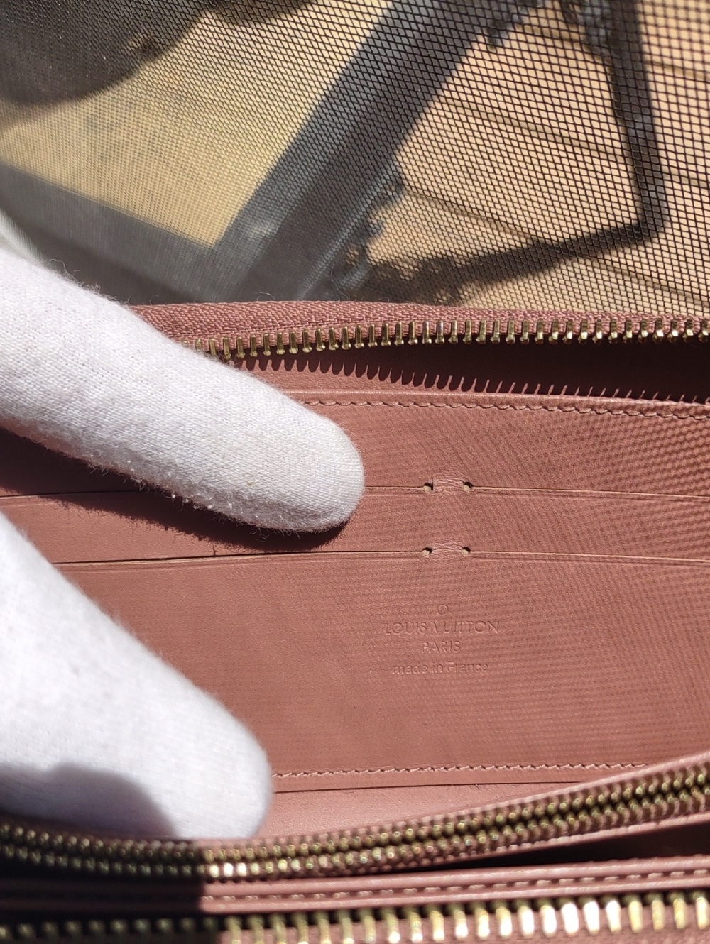 Louis Vuitton Vernis Zip-Around Wallet in Butterscotch Gloss Color. - Picture 13 of 16